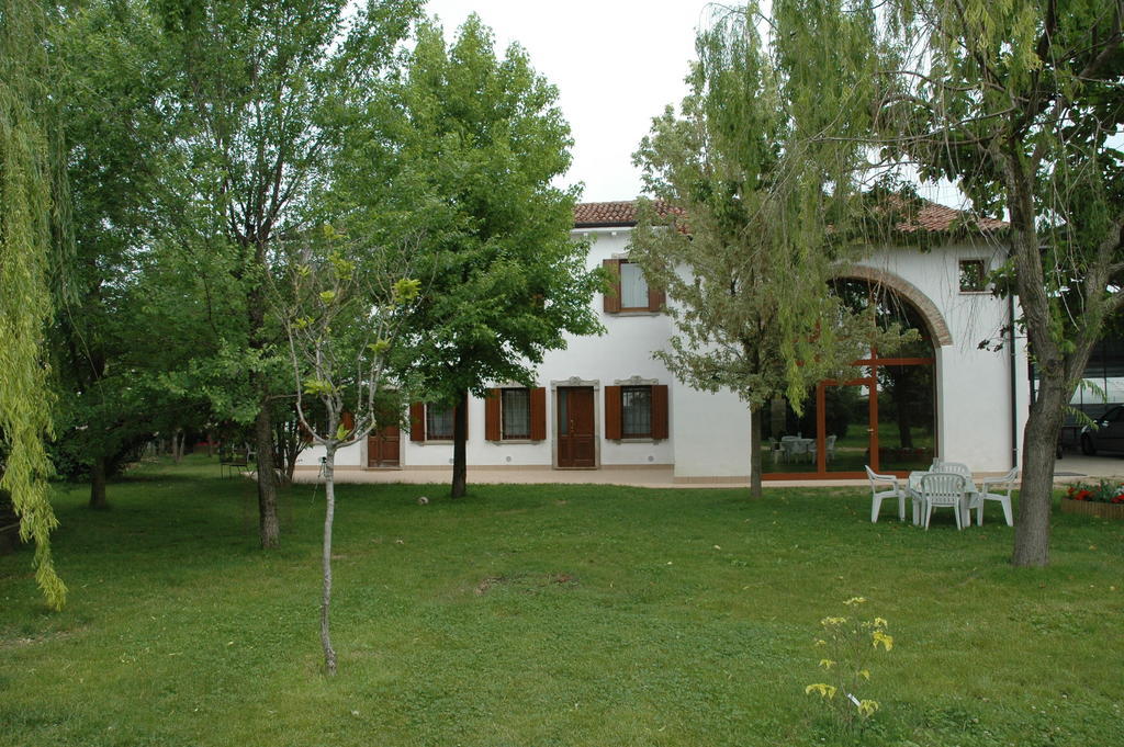 Bed and Breakfast Rose Rosse Cadi David Esterno foto
